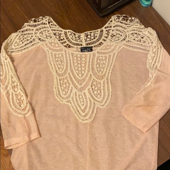 Crochet 3/4 sleeve top - Picture 1 of 5